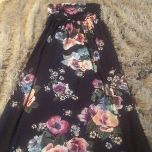 Beautiful floral maternity maxi dress, Size L.